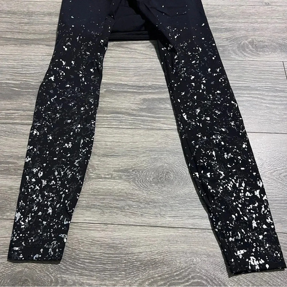 Lululemon Speed Wunder Tight 28" *Speckle Shine
Black / Deep Coal / Silver - Picture 6 of 7